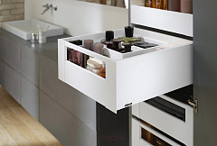 внутренний legrabox pure c,высокий, панель с релингом,550 мм,белый шелк